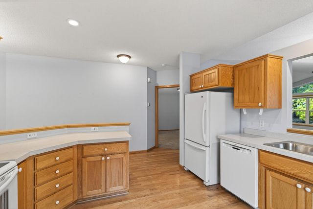 2099 Albemarle Court N, Roseville, MN 55113