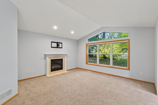 2099 Albemarle Court N, Roseville, MN 55113