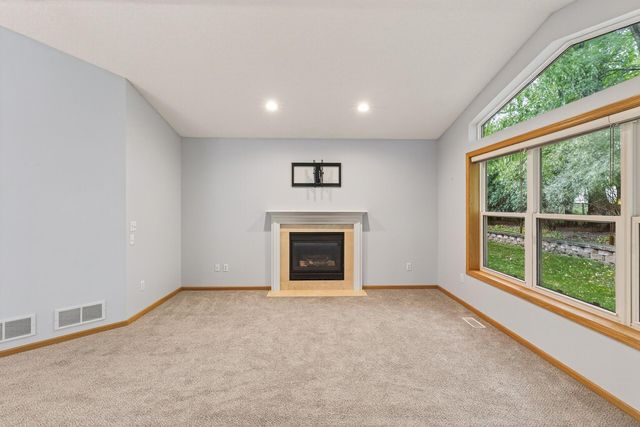 2099 Albemarle Court N, Roseville, MN 55113