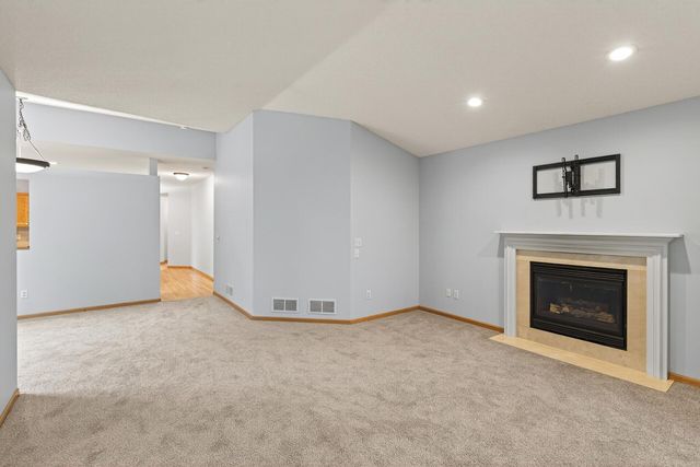 2099 Albemarle Court N, Roseville, MN 55113