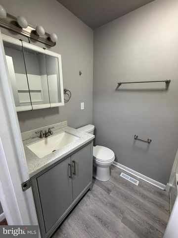 1243 PEGGY DR, Hummelstown, PA 17036