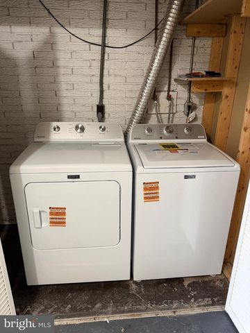 1243 PEGGY DR, Hummelstown, PA 17036