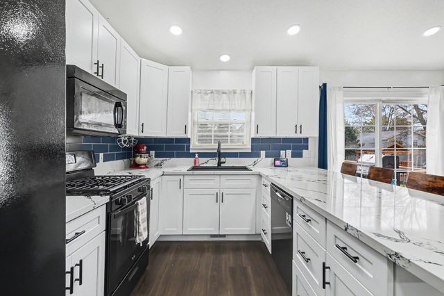 1270 Holiday Street, Muskegon, MI 49442