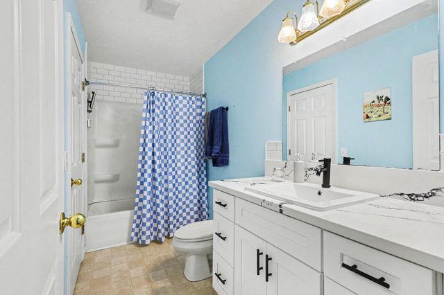 1270 Holiday Street, Muskegon, MI 49442