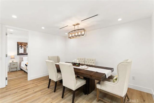 912 Honeywood Rd, Los Angeles, CA 90049