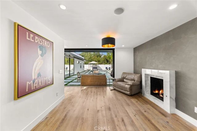 912 Honeywood Rd, Los Angeles, CA 90049