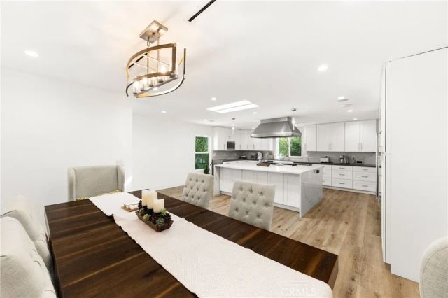 912 Honeywood Rd, Los Angeles, CA 90049