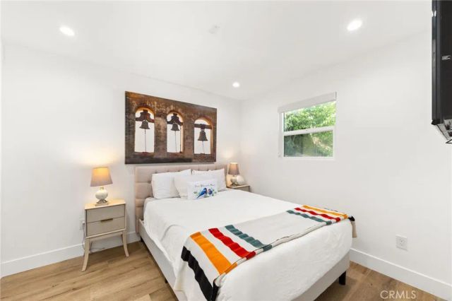 912 Honeywood Rd, Los Angeles, CA 90049