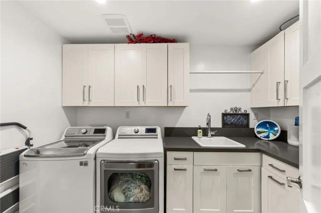 912 Honeywood Rd, Los Angeles, CA 90049