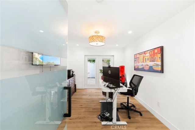 912 Honeywood Rd, Los Angeles, CA 90049