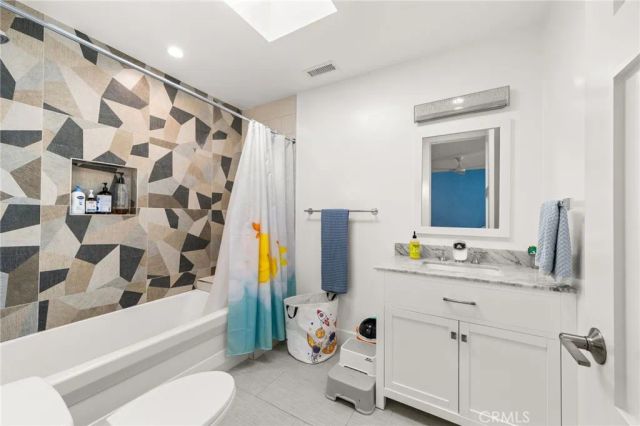 912 Honeywood Rd, Los Angeles, CA 90049