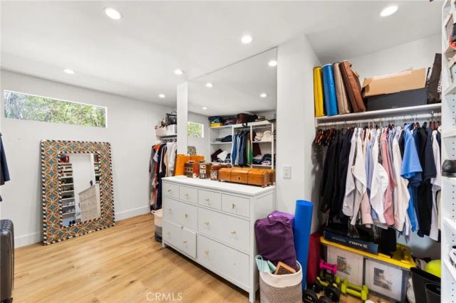 912 Honeywood Rd, Los Angeles, CA 90049