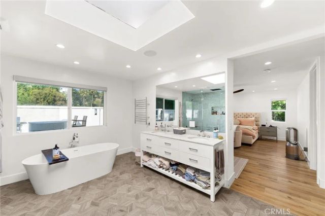 912 Honeywood Rd, Los Angeles, CA 90049