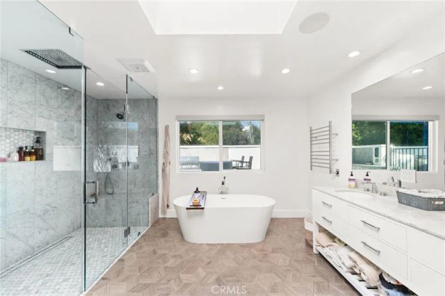 912 Honeywood Rd, Los Angeles, CA 90049
