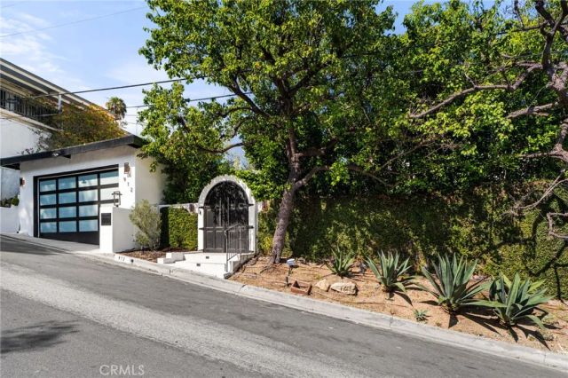 912 Honeywood Rd, Los Angeles, CA 90049