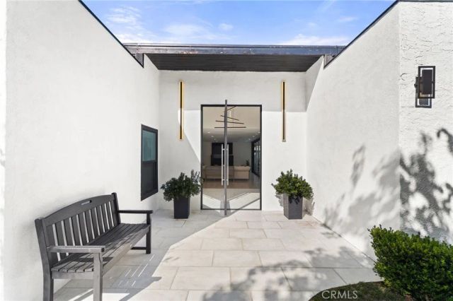 912 Honeywood Rd, Los Angeles, CA 90049