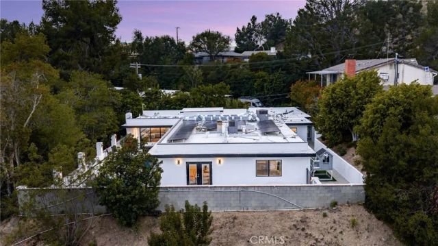 912 Honeywood Rd, Los Angeles, CA 90049