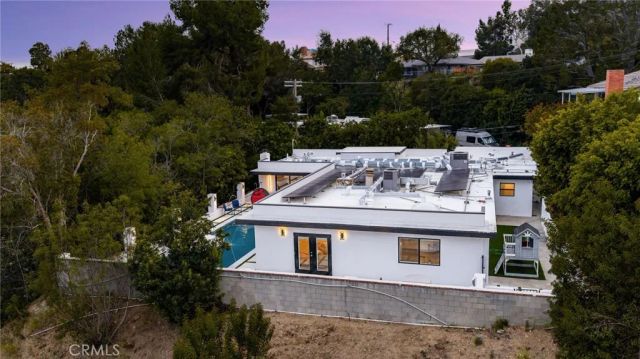 912 Honeywood Rd, Los Angeles, CA 90049