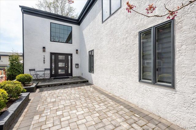 1989 Bay Boulevard, Atlantic Beach, NY 11509