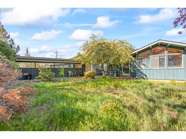915 Ne WYOMING Dr, Prineville, OR 97754