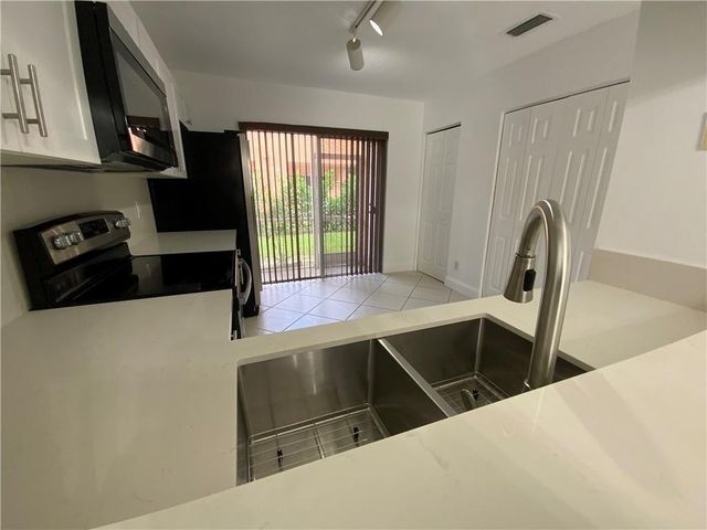 6739 Sienna Club Drive, Lauderhill, FL 33319