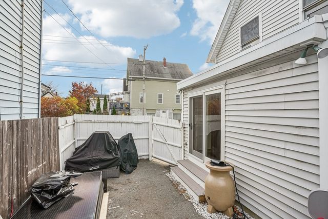 46 Main St, Lowell, MA 01852