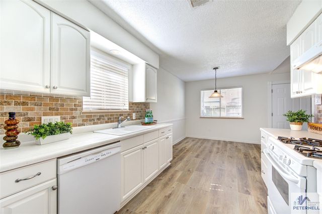 946 Three Forks Drive, Katy, TX 77450