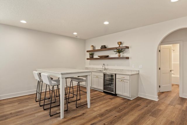 10622 NW 80th Avenue, Johnston, IA 50131