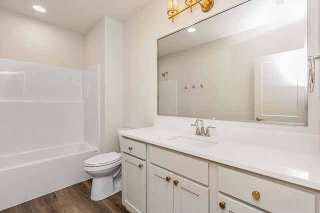 10622 NW 80th Avenue, Johnston, IA 50131