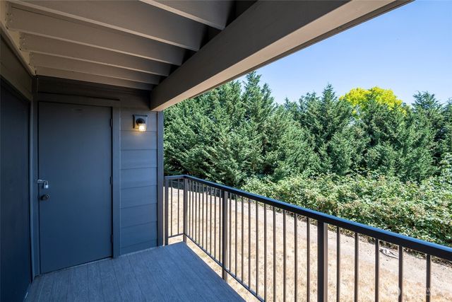 3320 Narrows View Lane NE #102, Bremerton, WA 98310