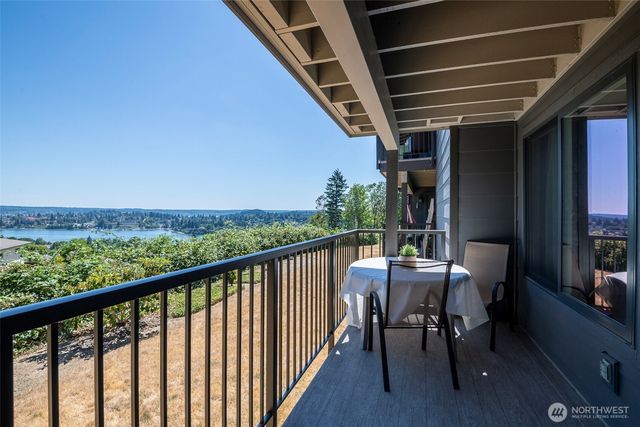 3320 Narrows View Lane NE #102, Bremerton, WA 98310