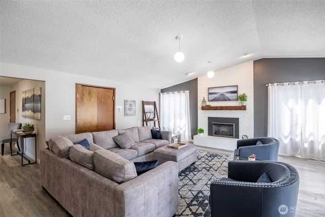 3320 Narrows View Lane NE #102, Bremerton, WA 98310