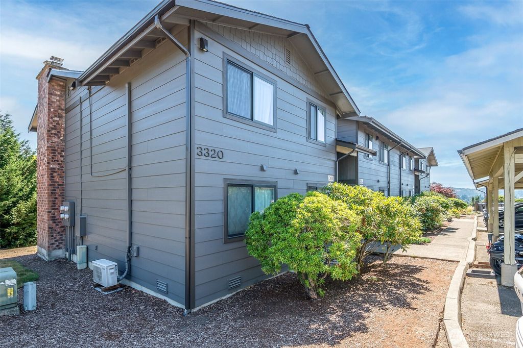 3320 Narrows View Lane NE #102, Bremerton, WA 98310