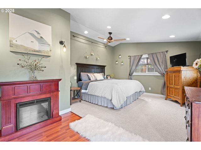 229 N 6th St, Carlton, OR 97111