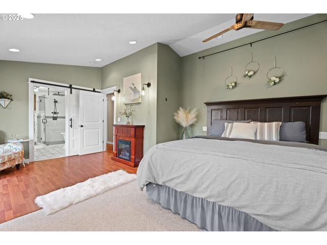 229 N 6th St, Carlton, OR 97111