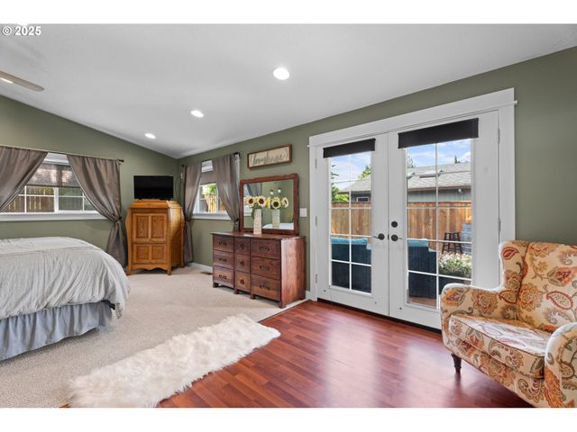 229 N 6th St, Carlton, OR 97111