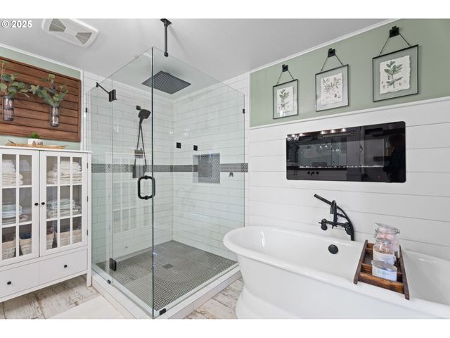 229 N 6th St, Carlton, OR 97111