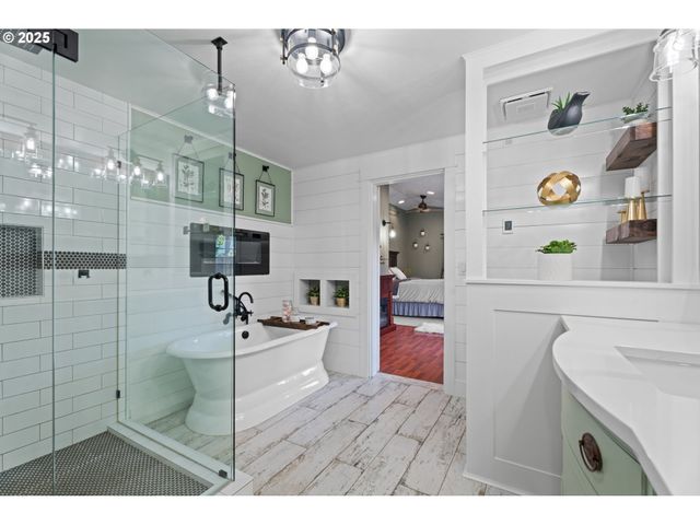 229 N 6th St, Carlton, OR 97111