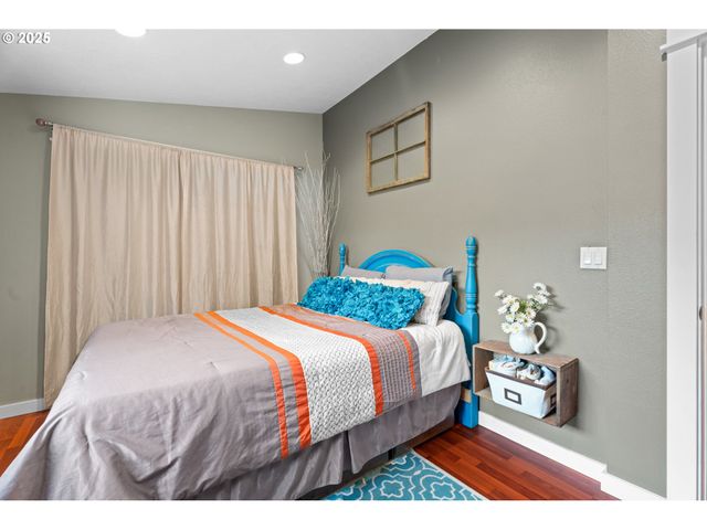 229 N 6th St, Carlton, OR 97111
