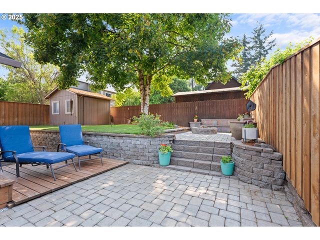 229 N 6th St, Carlton, OR 97111