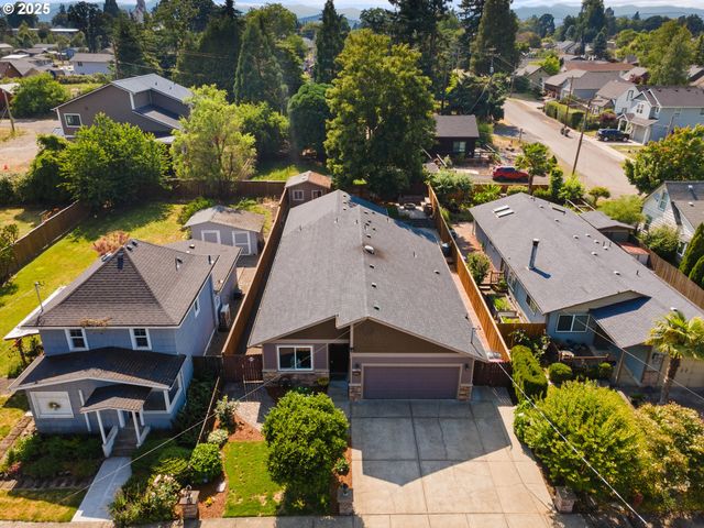 229 N 6th St, Carlton, OR 97111