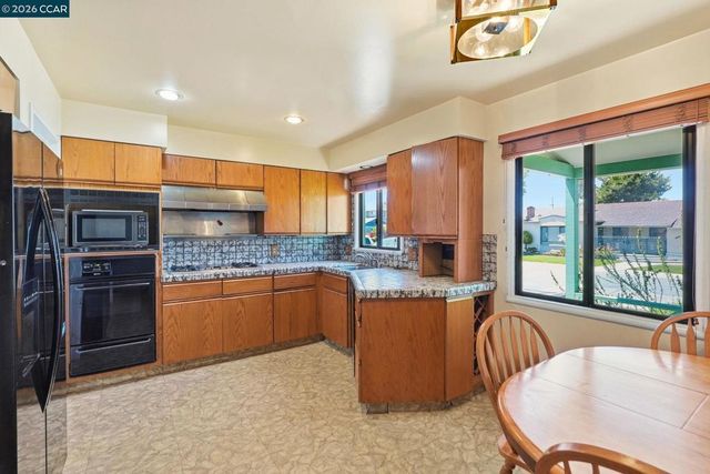 15184 Andover St, San Leandro, CA 94579