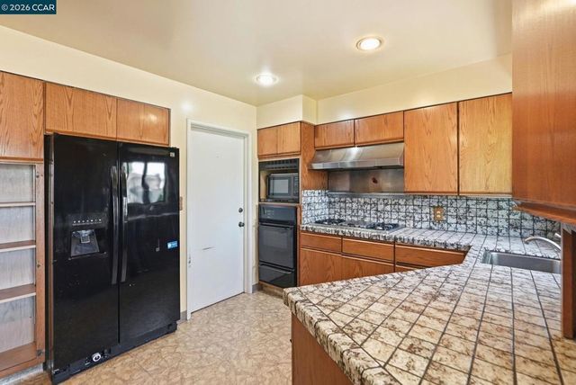 15184 Andover St, San Leandro, CA 94579