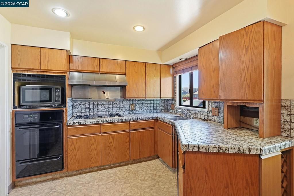 Image 11 of property listing at 15184 Andover St, San Leandro, CA 94579