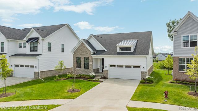 5636 Suffolk Court, West Bloomfield Charter Township, MI 48322