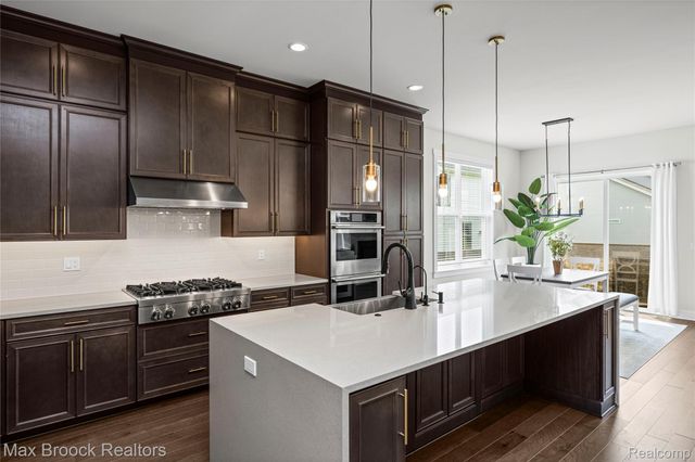 5636 Suffolk Court, West Bloomfield Charter Township, MI 48322