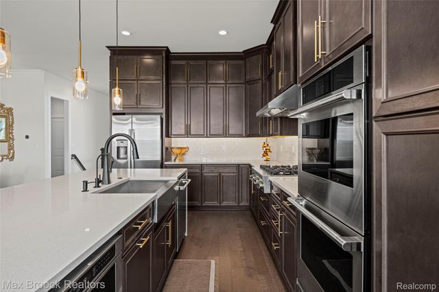 5636 Suffolk Court, West Bloomfield Charter Township, MI 48322