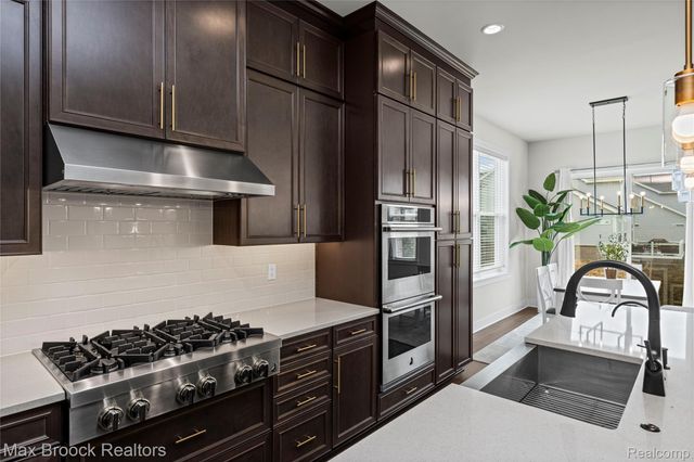 5636 Suffolk Court, West Bloomfield Charter Township, MI 48322