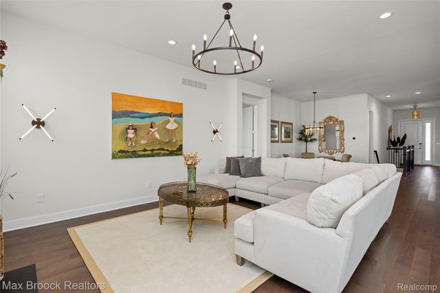 5636 Suffolk Court, West Bloomfield Charter Township, MI 48322