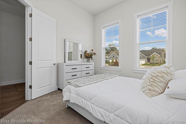 5636 Suffolk Court, West Bloomfield Charter Township, MI 48322